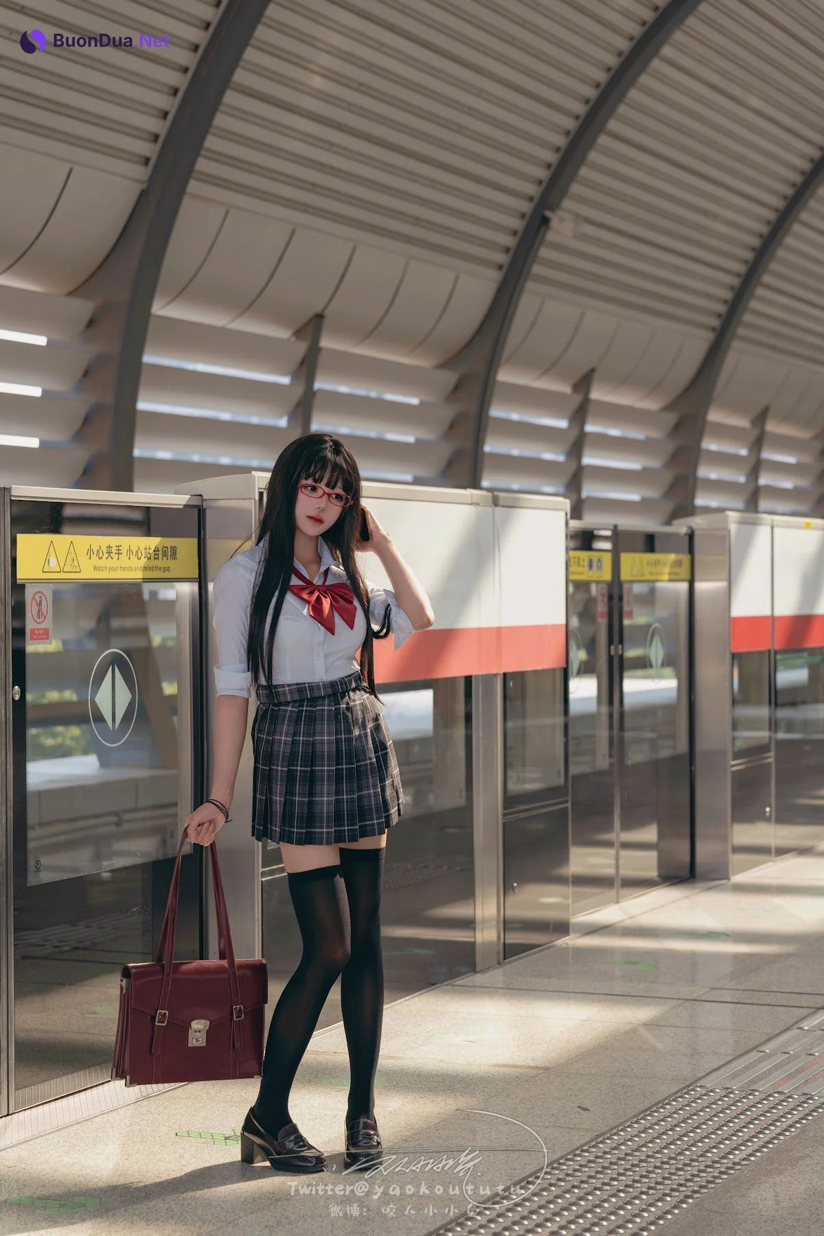 Coser@黏黏团子兔 – 电车惊魂& 期待 - 写真 14