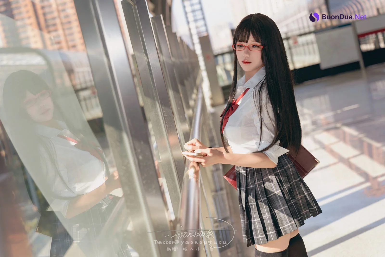 Coser@黏黏团子兔 – 电车惊魂& 期待 - 写真 2