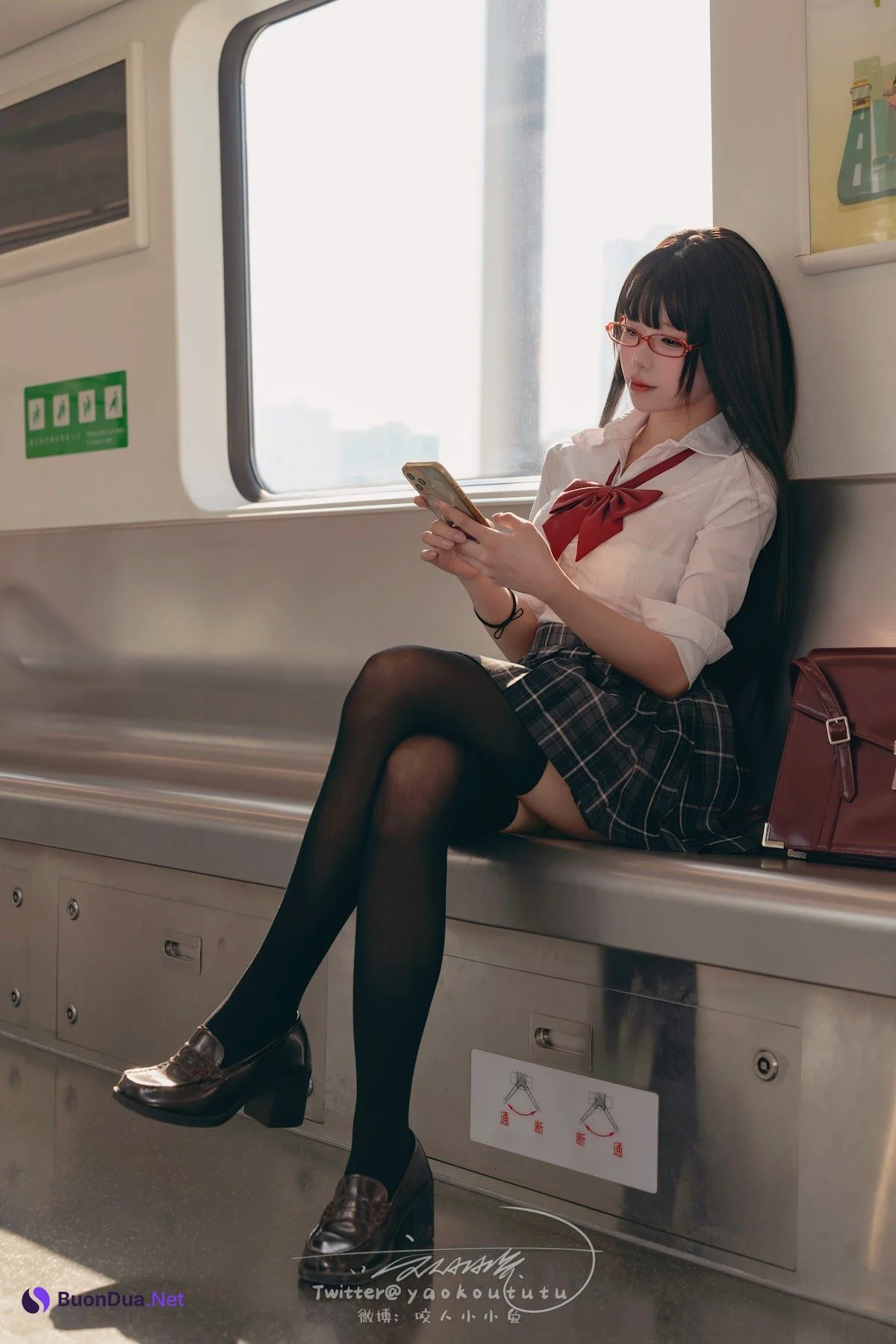 Coser@黏黏团子兔 – 电车惊魂& 期待 - 写真 3