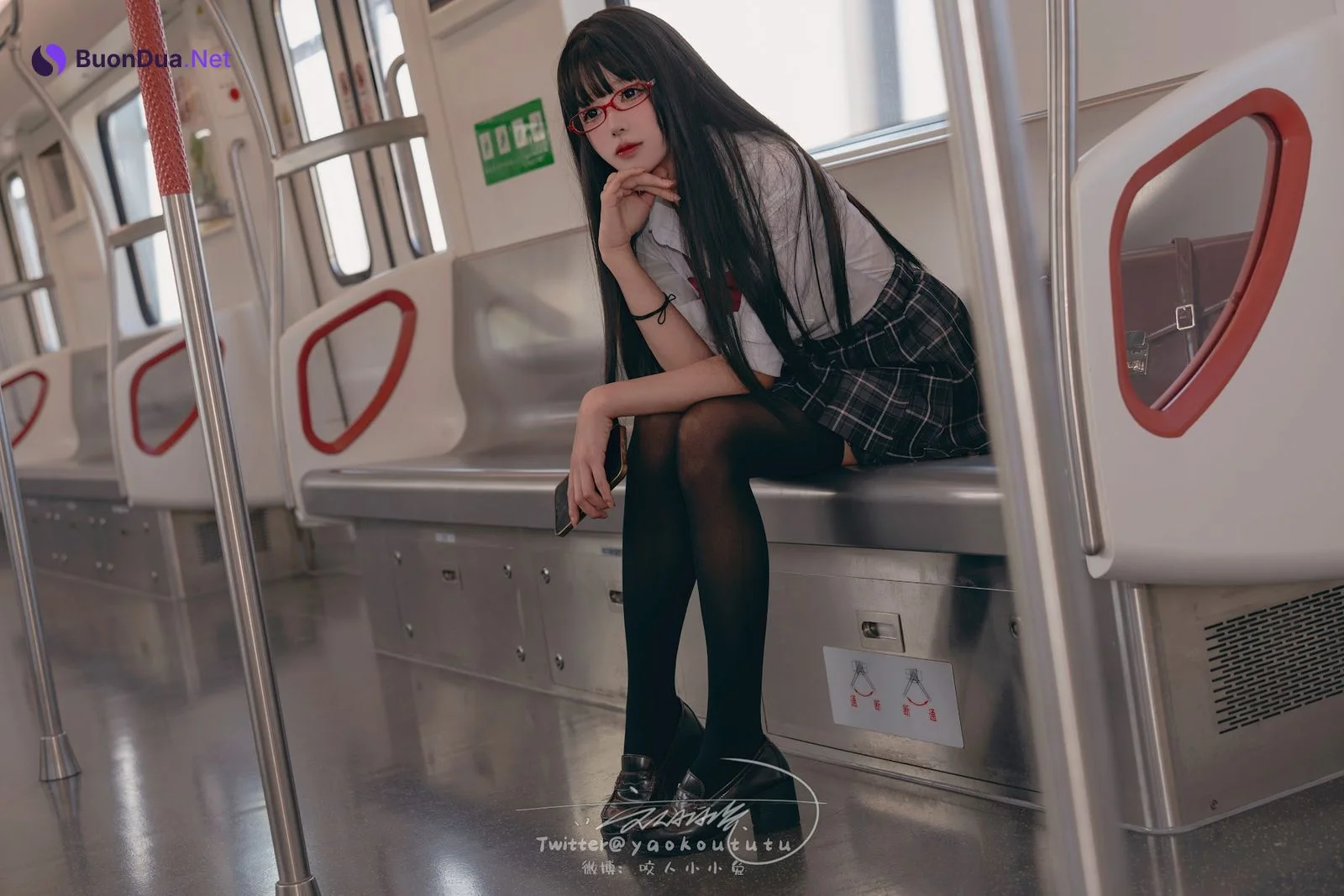 Coser@黏黏团子兔 – 电车惊魂& 期待 - 写真 4
