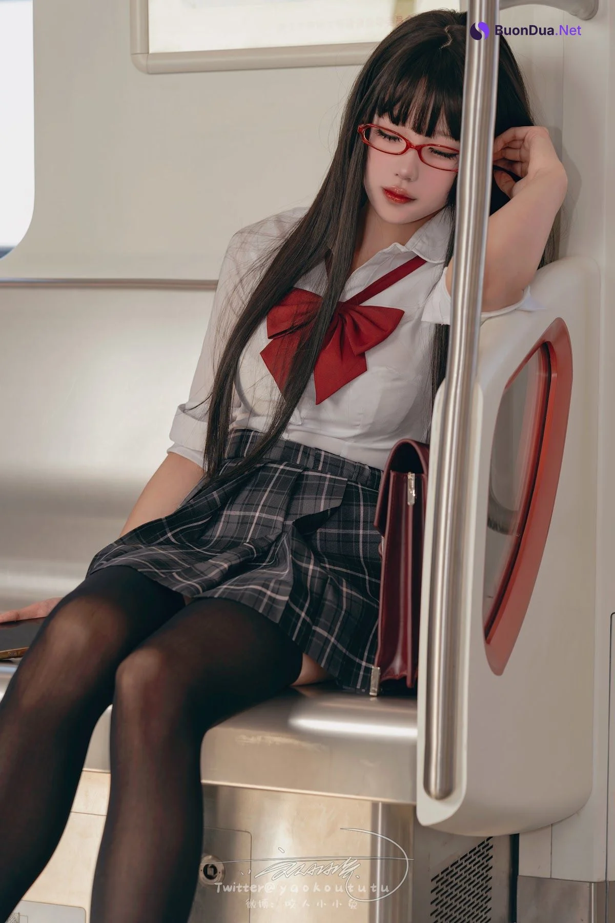 Coser@黏黏团子兔 – 电车惊魂& 期待 - 写真 5