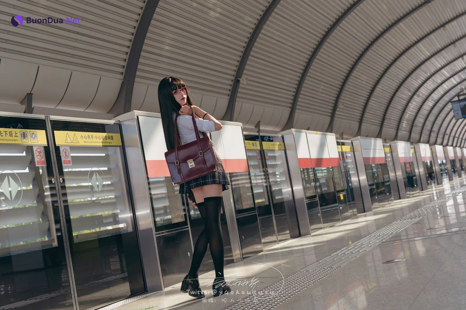 Coser@黏黏团子兔 – 电车惊魂& 期待 - 写真 6