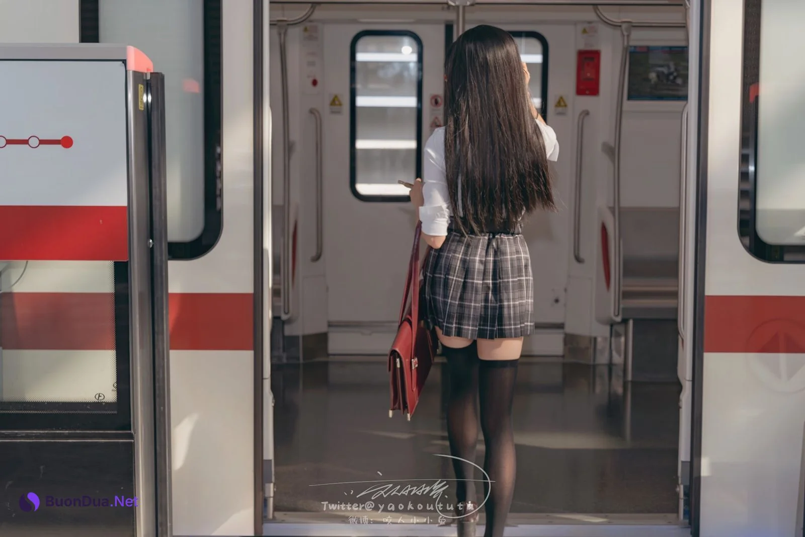 Coser@黏黏团子兔 – 电车惊魂& 期待 - 写真 9