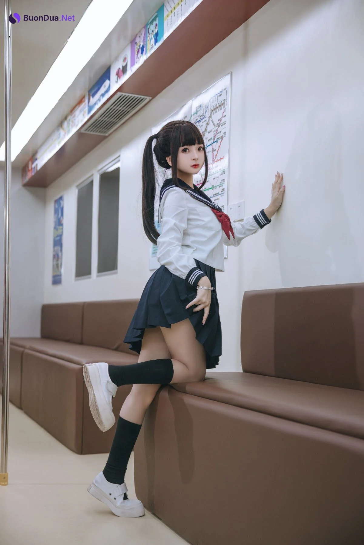 Coser@日奈娇 – 列车JK - Photo 11