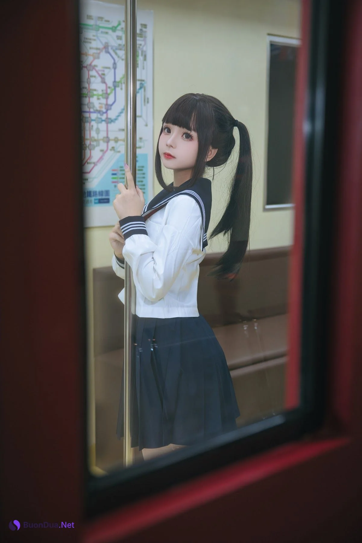 Coser@日奈娇 – 列车JK - Photo 2