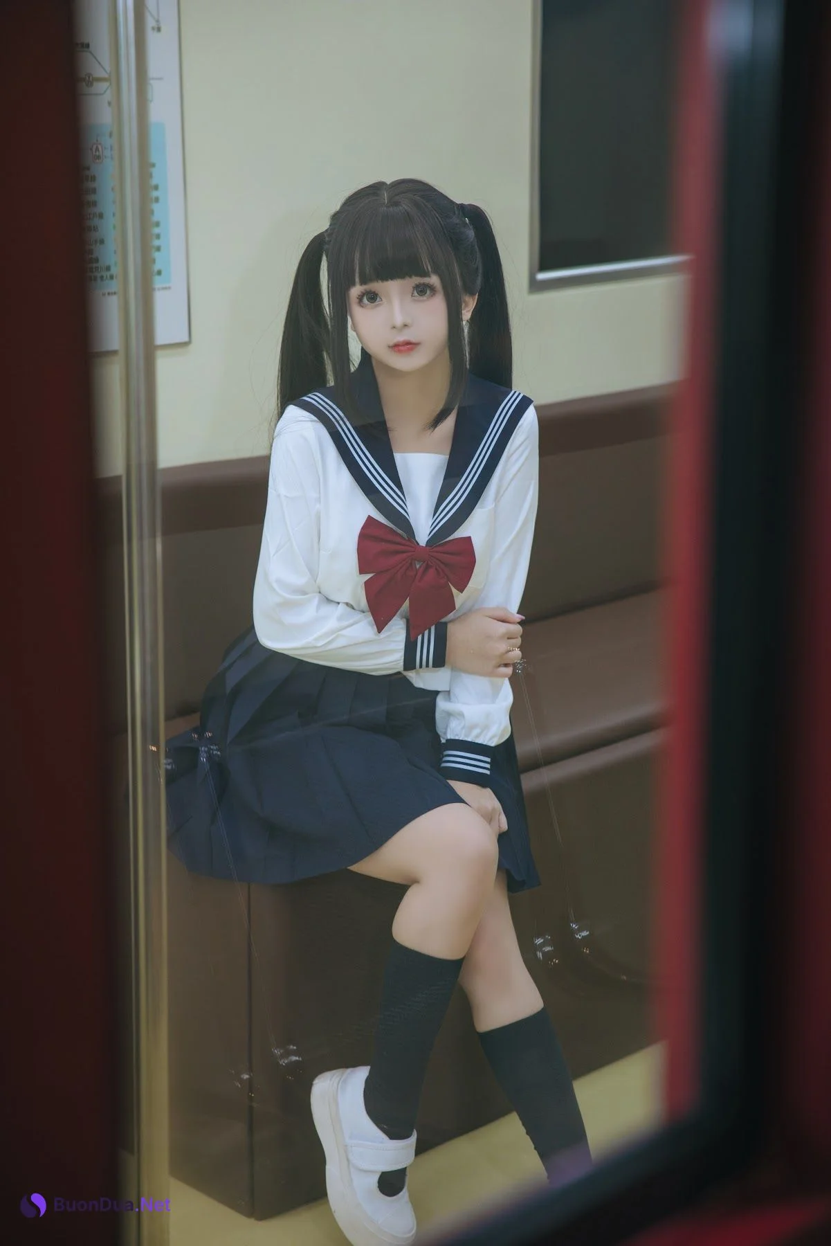 Coser@日奈娇 – 列车JK - Photo 3