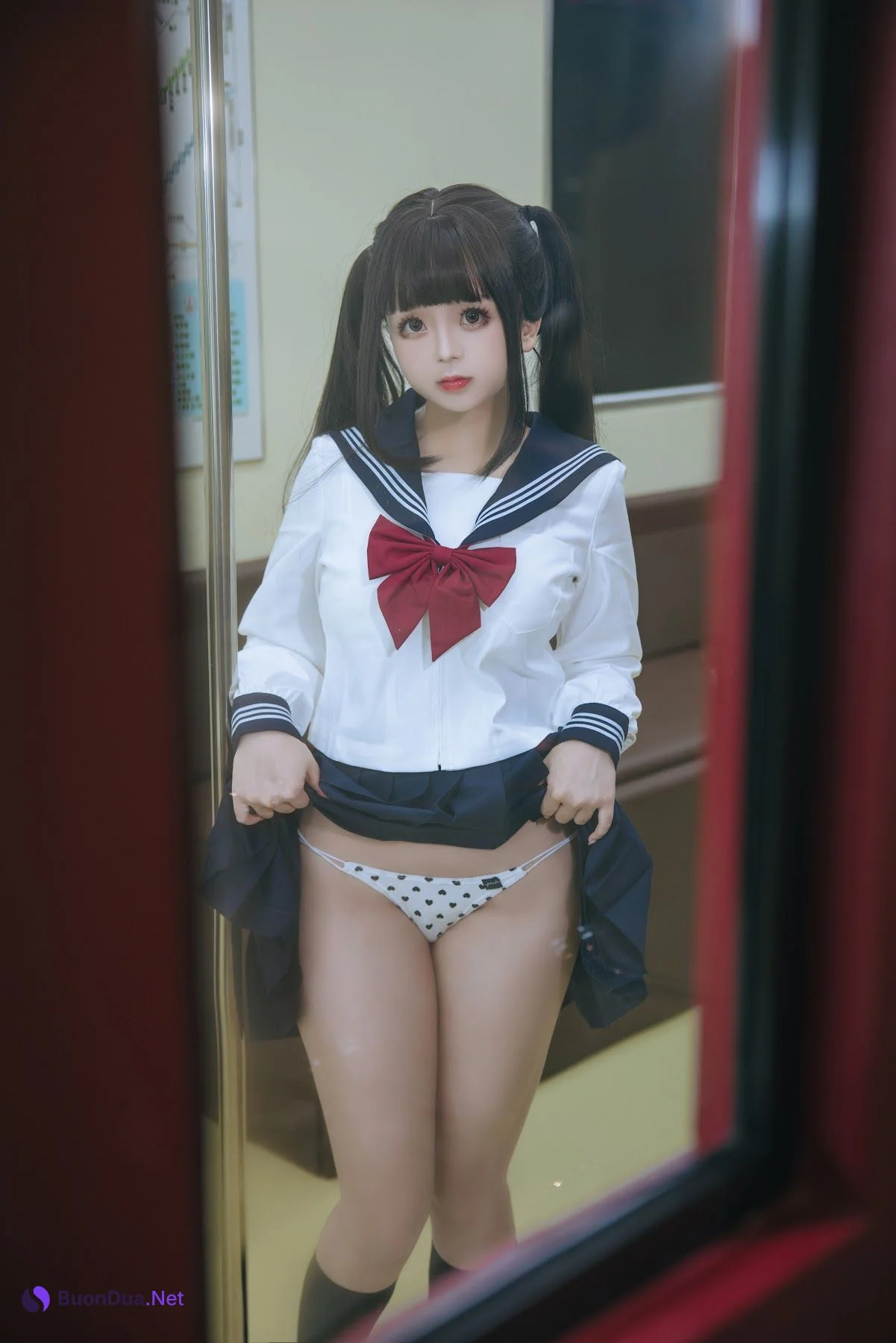 Coser@日奈娇 – 列车JK - Photo 4