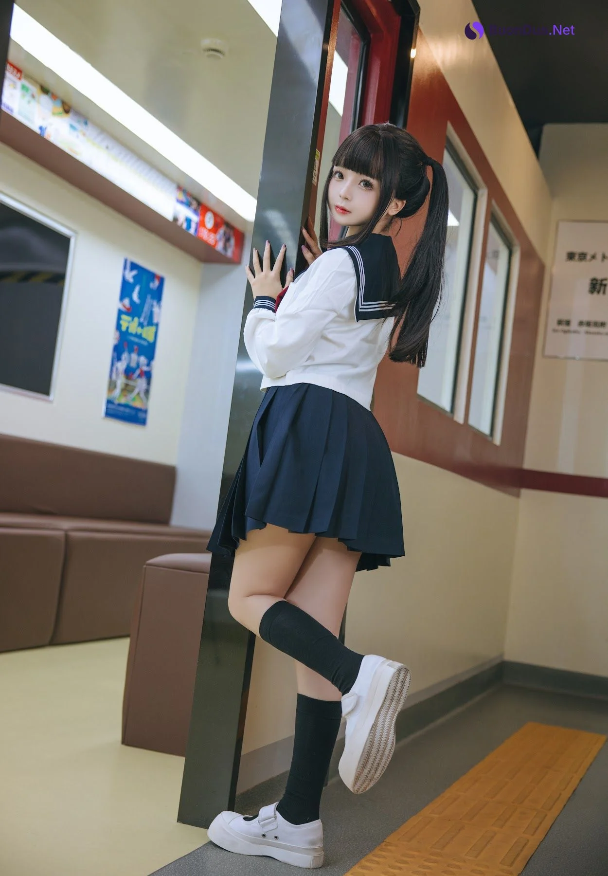 Coser@日奈娇 – 列车JK - Photo 5