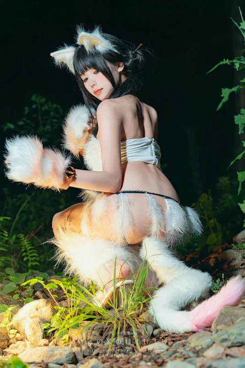 Coser@黏黏团子兔 – 八月订阅『狐灵』& LIKEY
