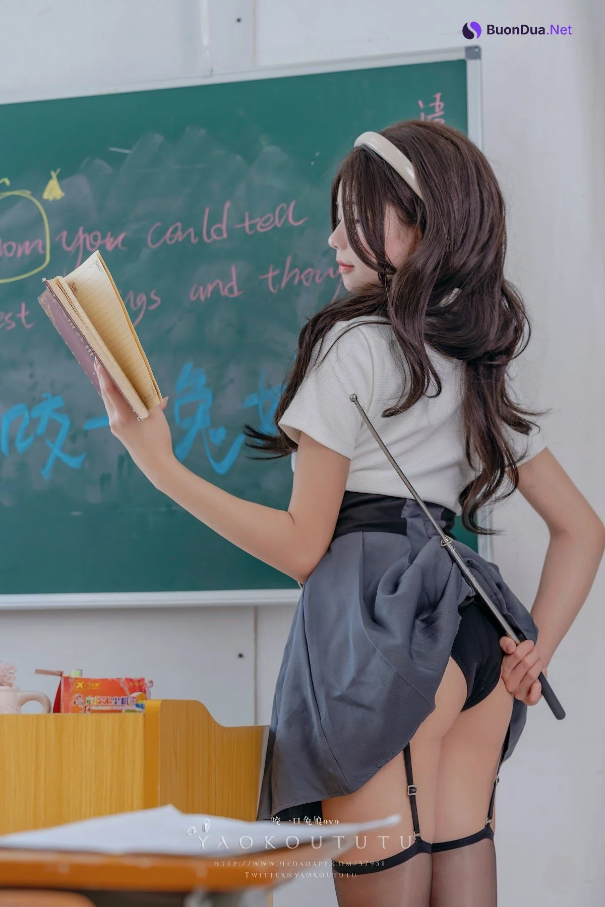Coser@黏黏团子兔 – 实习老师的欢迎仪式&Touch It - 写真 17
