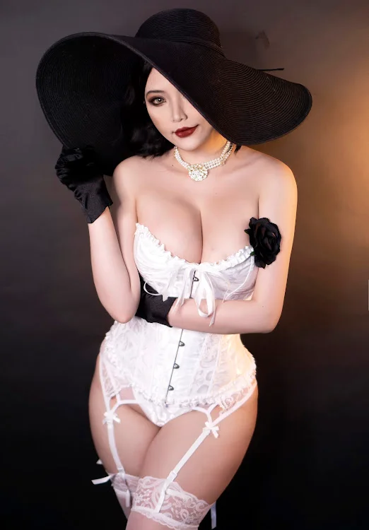 Coser@Hana Bunny – Lady Dimitrescu (Resident Evil)