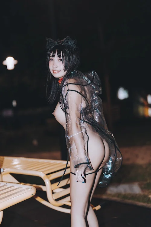 Coser@慕慕Momo – 溜雨衣貓貓