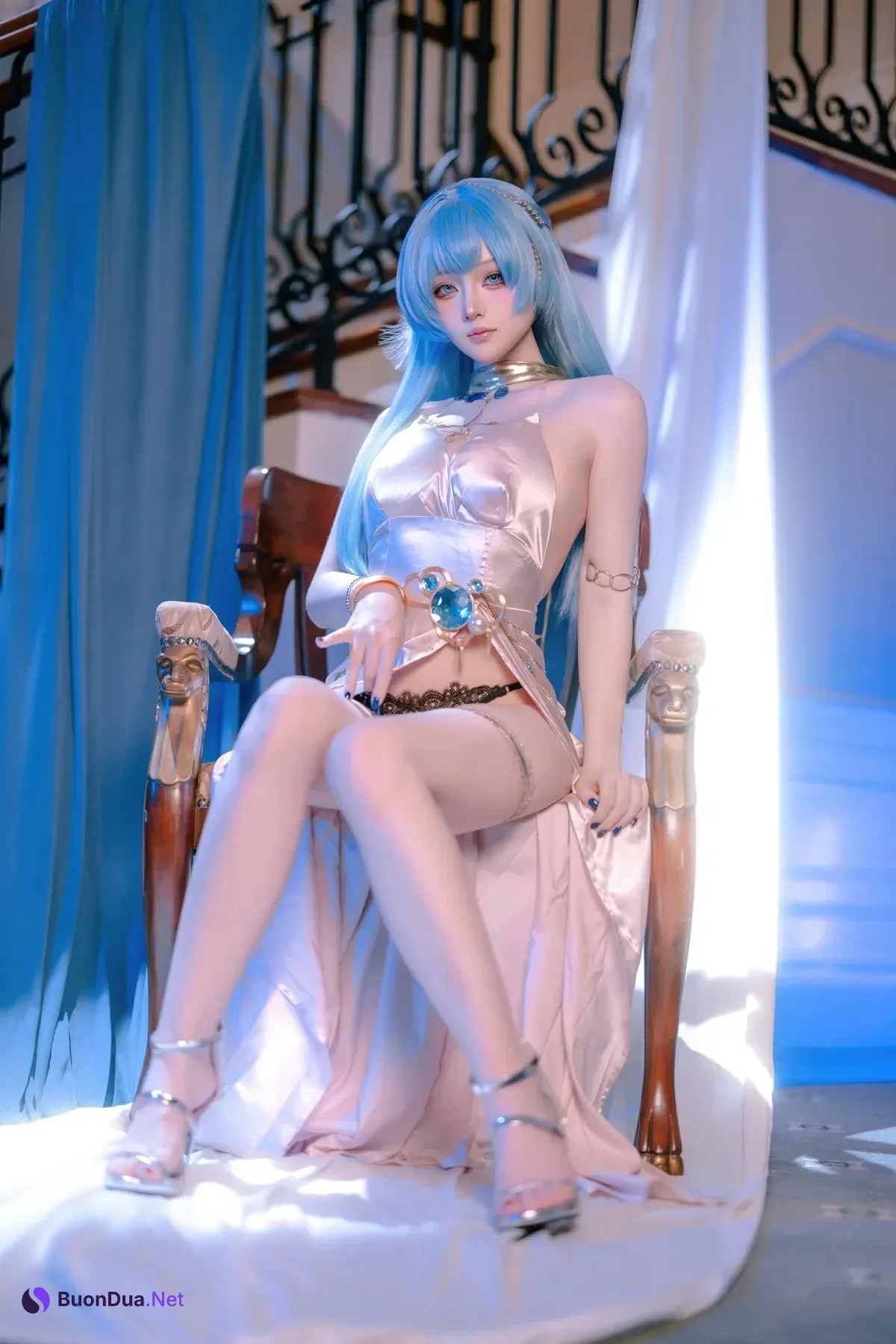 Cosplay 屿鱼 – 胜利女神 妮姬 海伦 礼服 - Photo 11