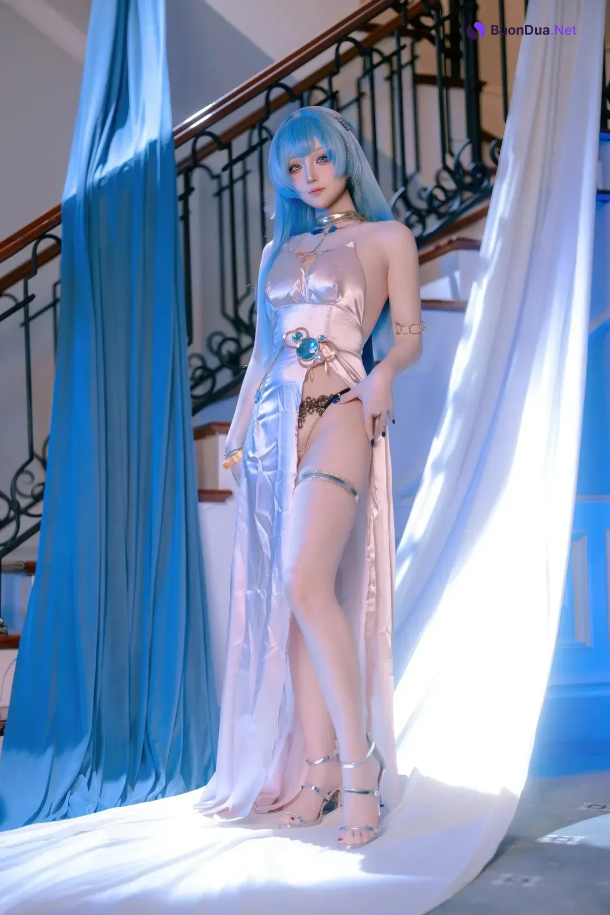 Cosplay 屿鱼 – 胜利女神 妮姬 海伦 礼服 - Photo 2