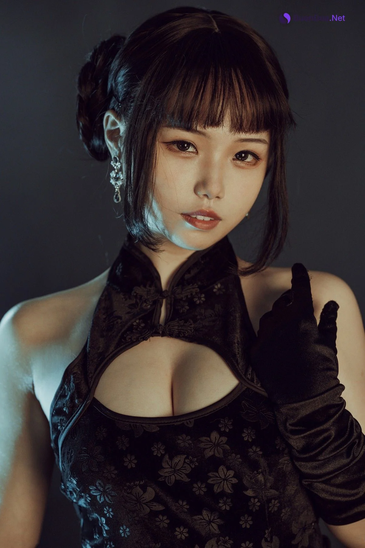 Cosplay 七月喵子 穿旗袍耍剑 - Photo 2