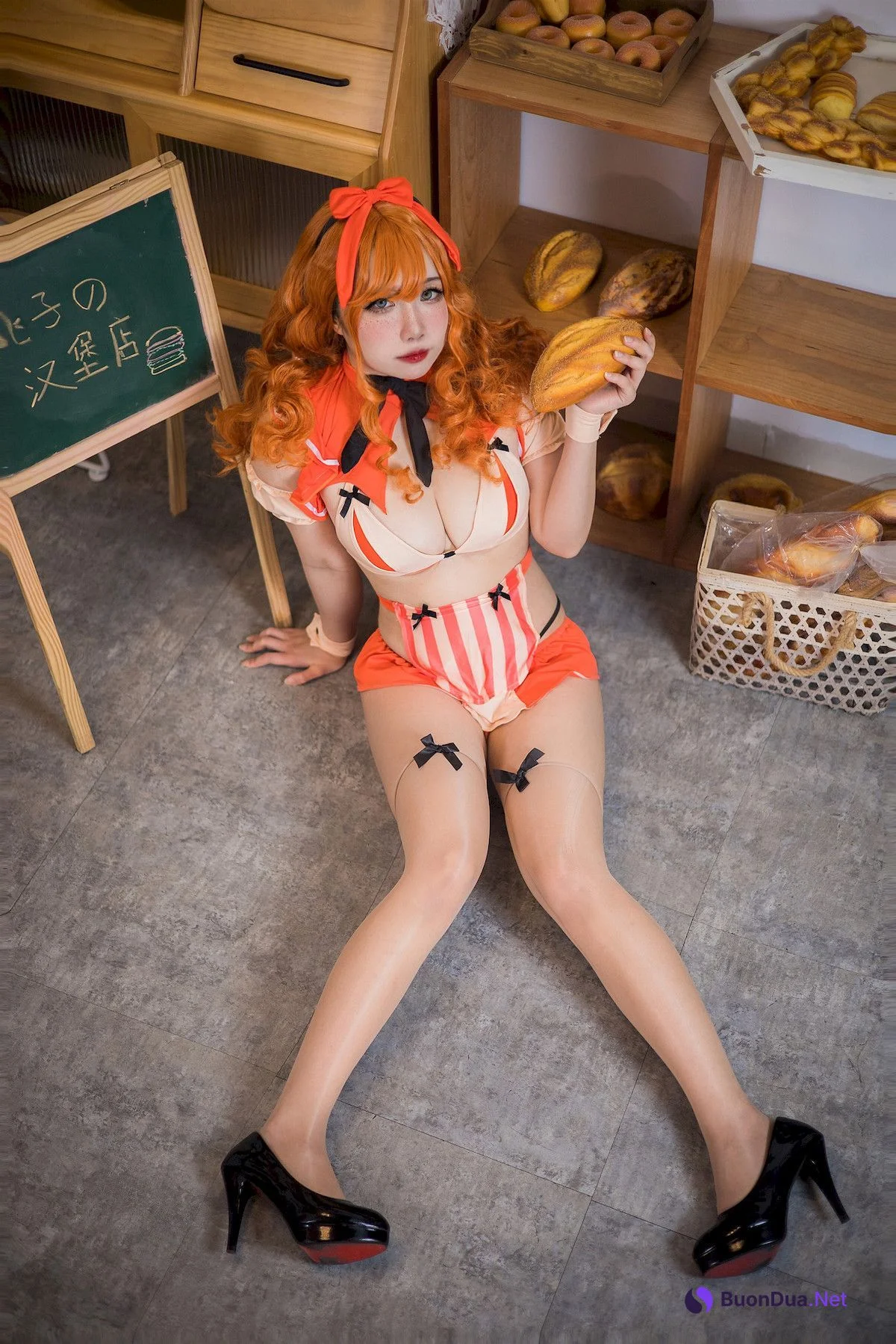 贞子蜜桃 Cosplay 汉堡店员 - Photo 13
