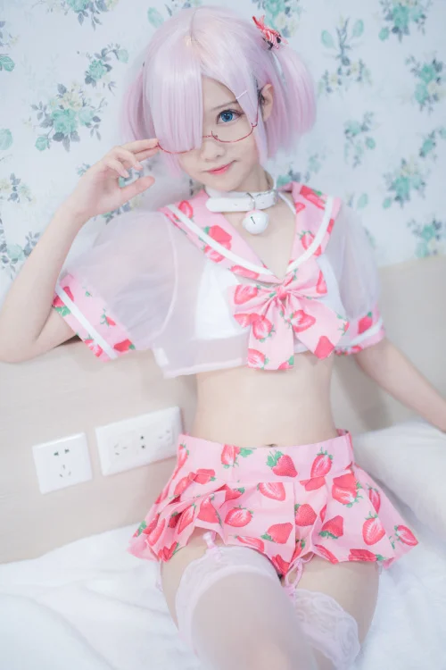 Cosplay 兔玩映画 草莓裙