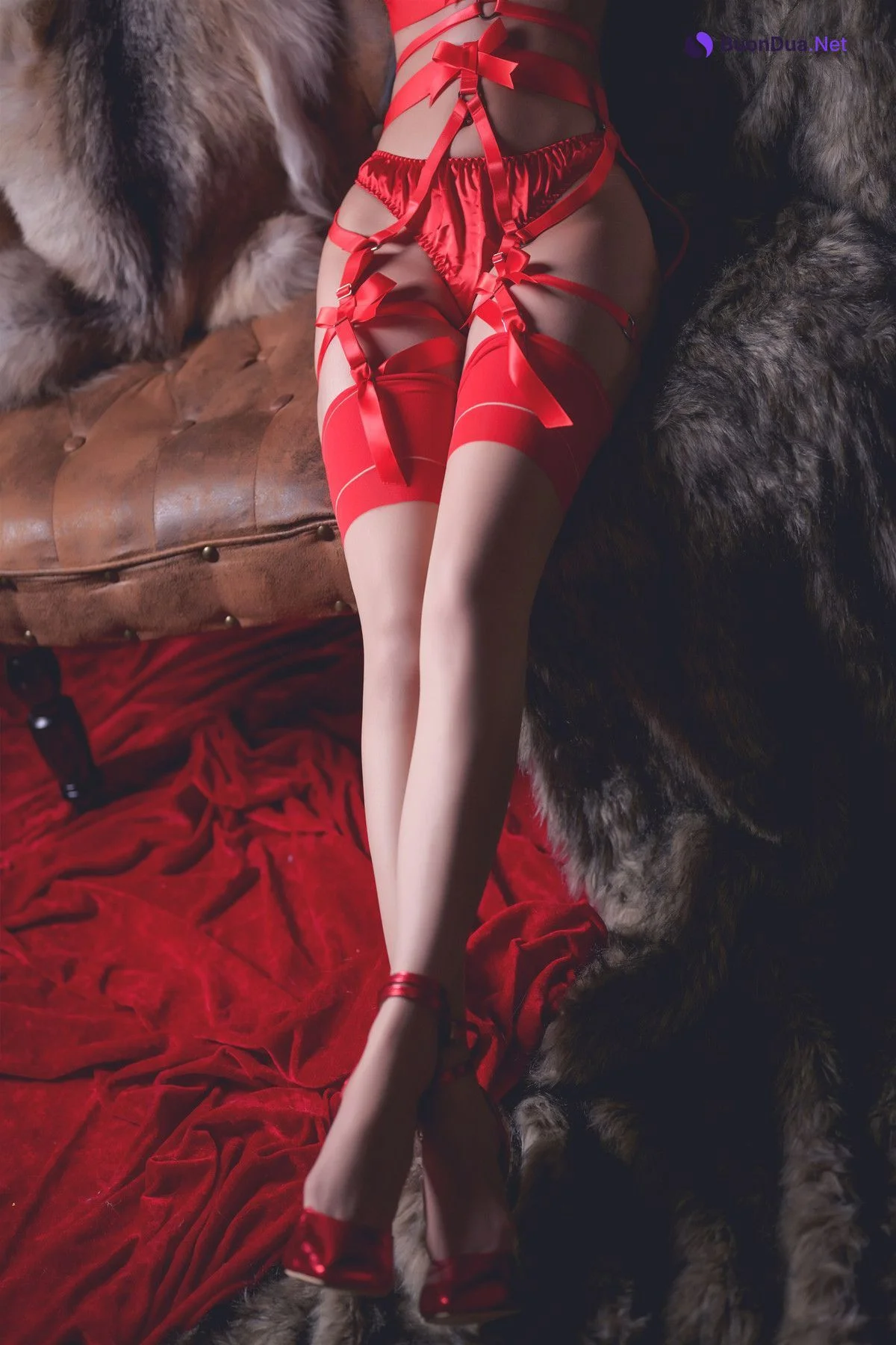 鬼畜瑶在不在 Cosplay 红色束缚 - Photo 5