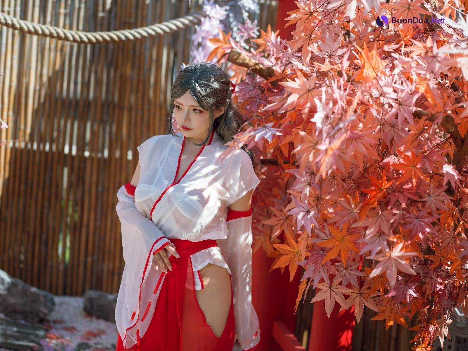Cosplay 夏小秋秋秋 汤池巫女 - Photo 2