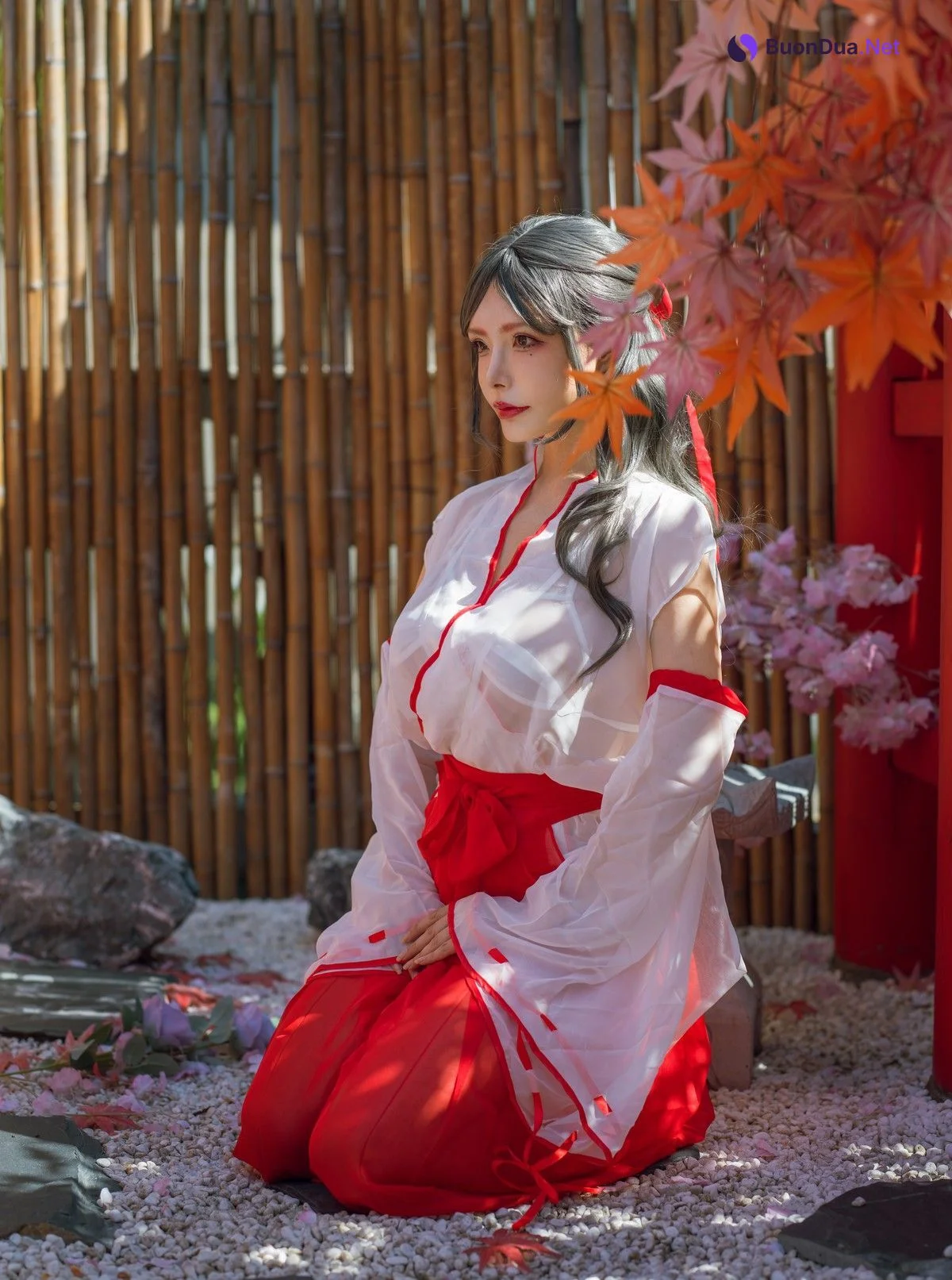 Cosplay 夏小秋秋秋 汤池巫女 - Photo 4
