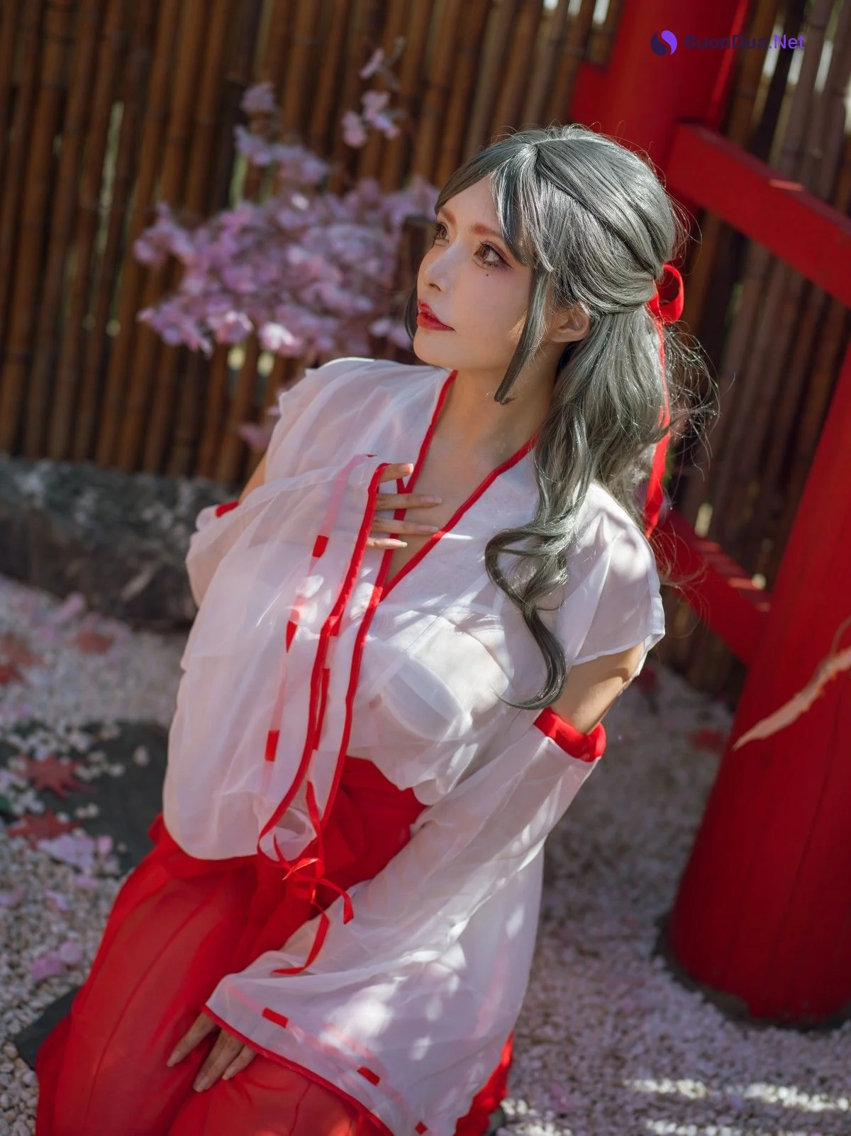 Cosplay 夏小秋秋秋 汤池巫女 - Photo 5
