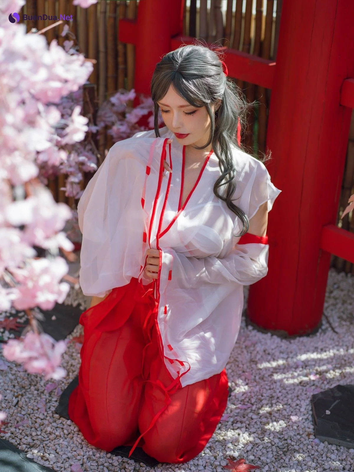 Cosplay 夏小秋秋秋 汤池巫女 - Photo 6