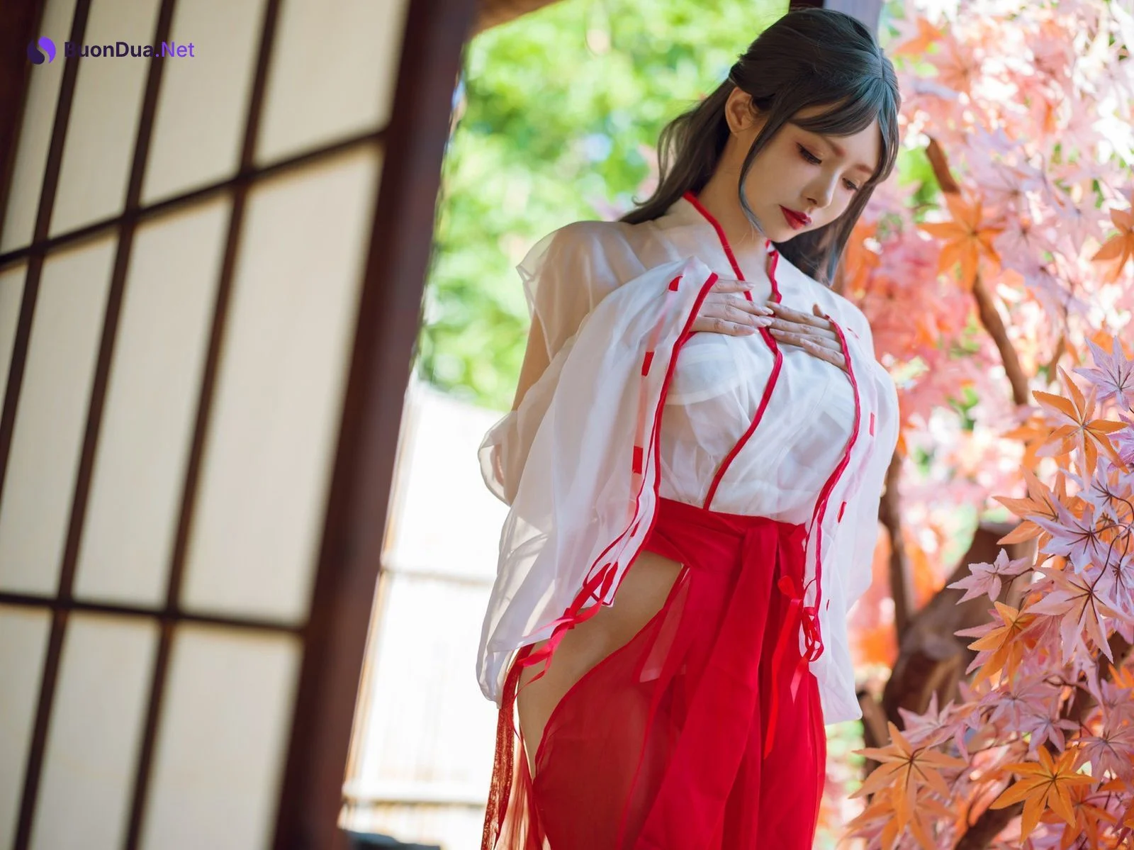 Cosplay 夏小秋秋秋 汤池巫女 - Photo 8