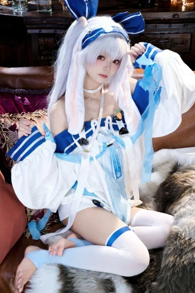 Cosplay 九柒喵 – 碧蓝航线 拉菲ll