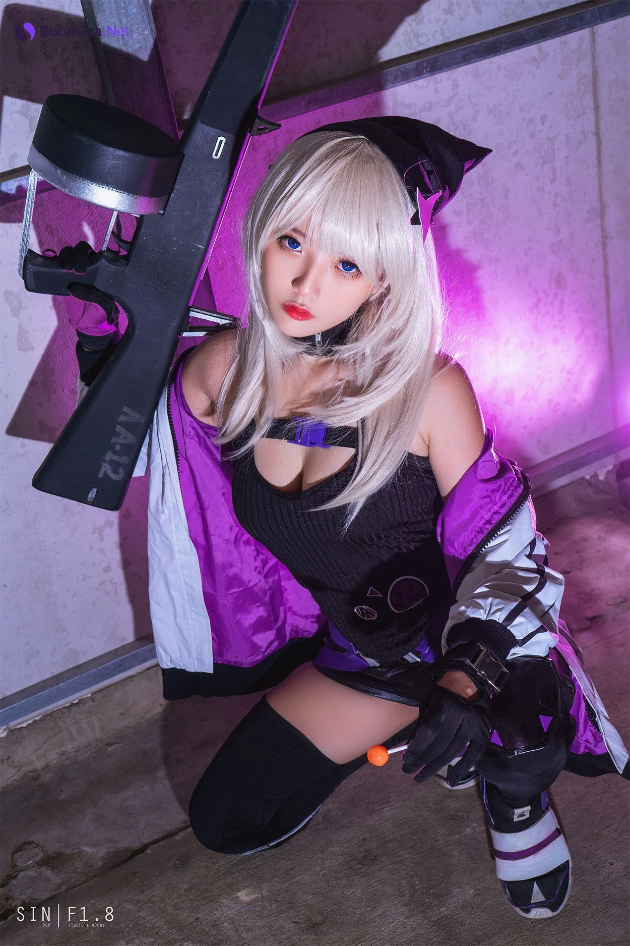 Cosplay Messie Huang AA-12 - Photo 5