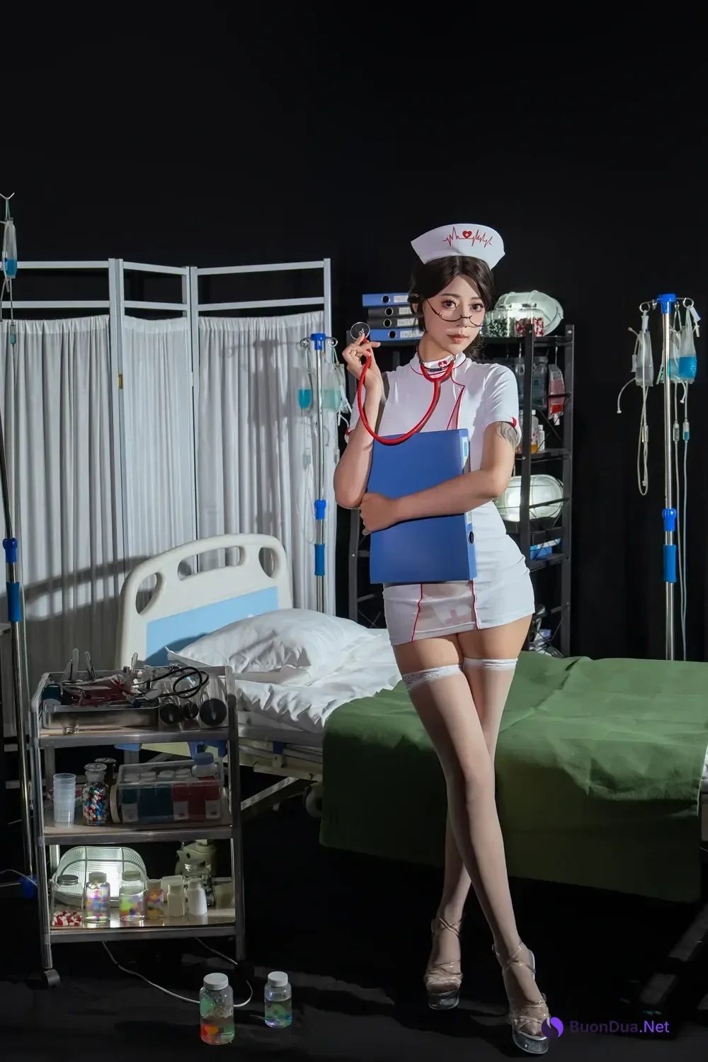 Cosplay 奈汐酱nice – 心动护士 - Photo 12