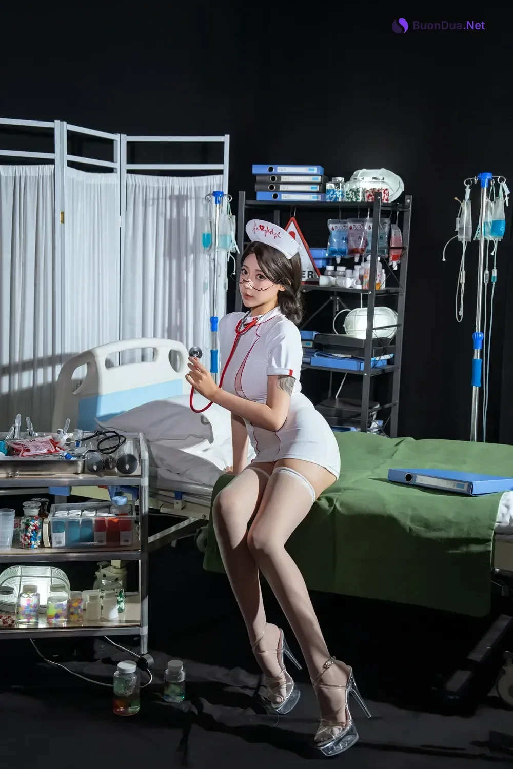 Cosplay 奈汐酱nice – 心动护士 - Photo 17