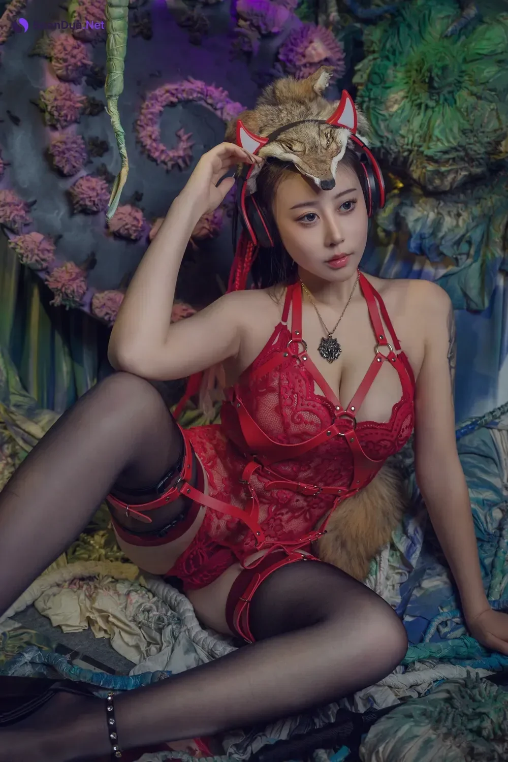 Cosplay 奈汐酱nice – 猎狼女 - Photo 3