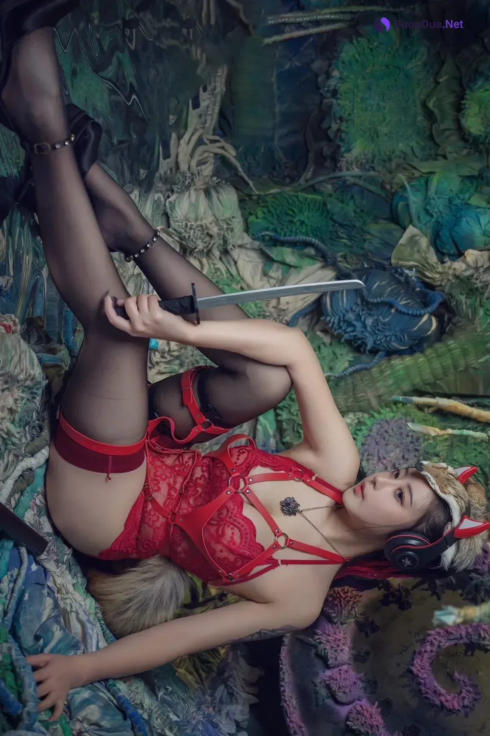 Cosplay 奈汐酱nice – 猎狼女 - Photo 9