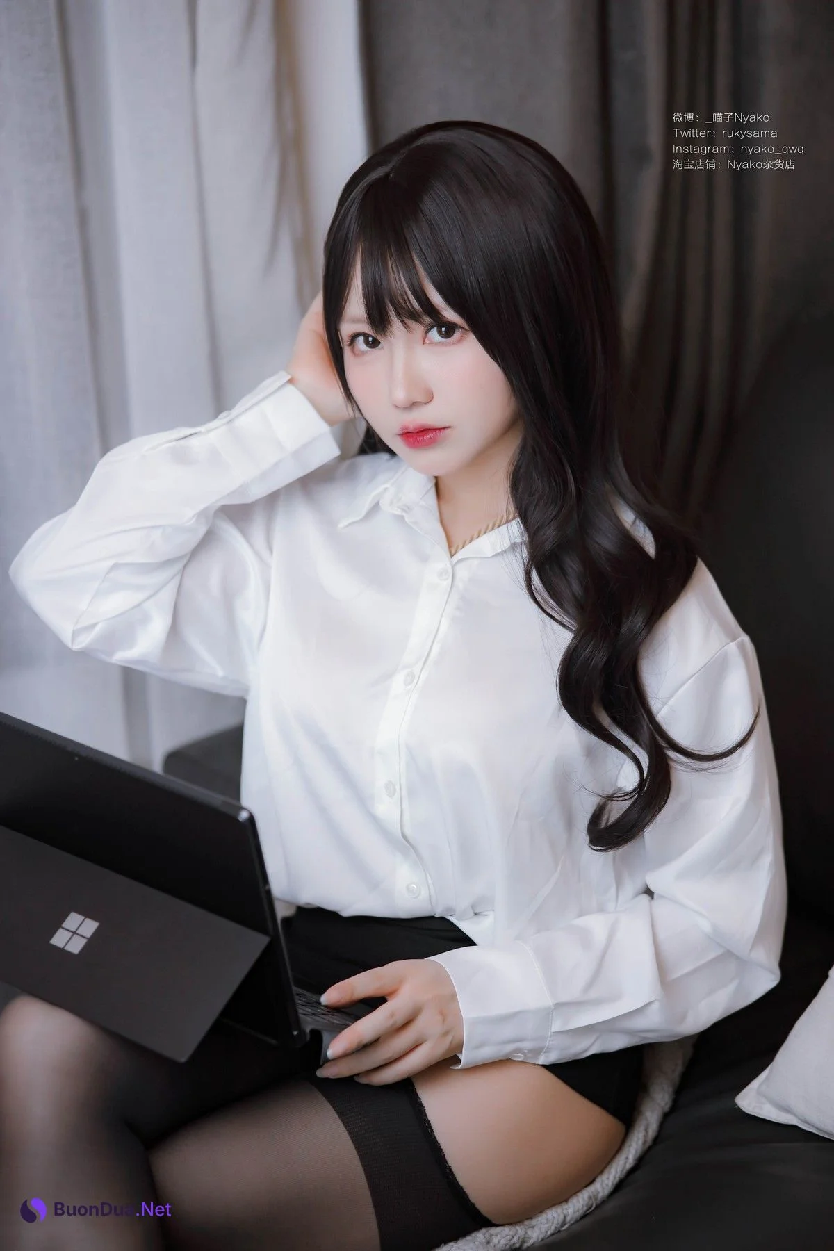 Cosplay Nyako喵子 隣のやばいお姉さん OL - Photo 2