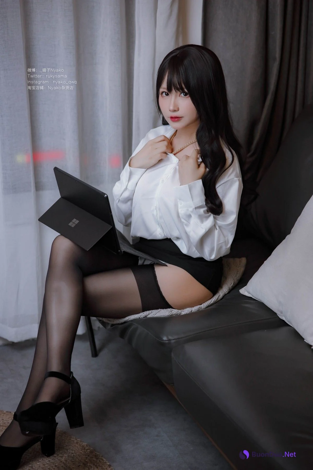 Cosplay Nyako喵子 隣のやばいお姉さん OL - Photo 3