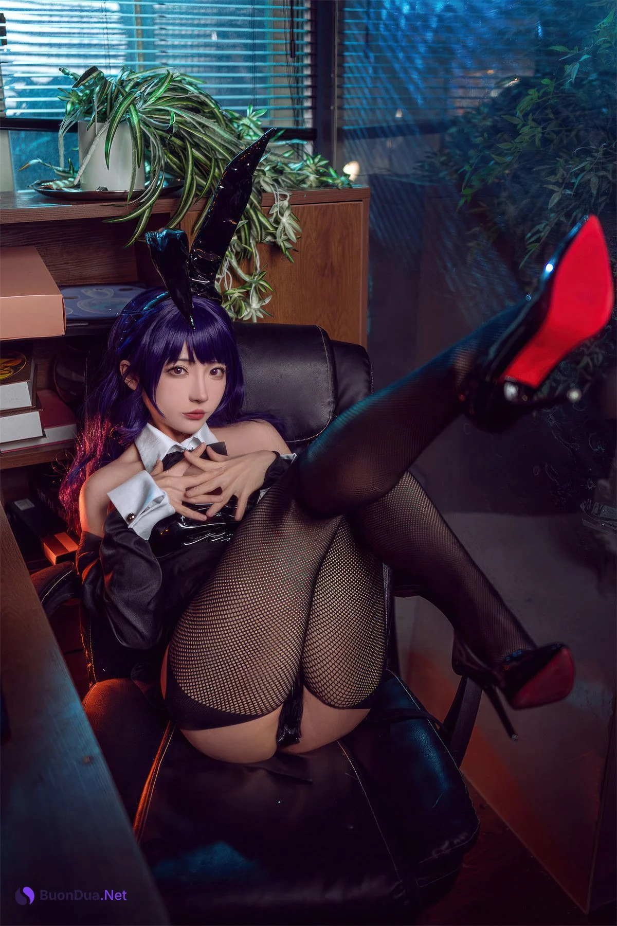Cosplay 是三不是世w 喜多川海梦 紫发兔女郎 - 照片 10