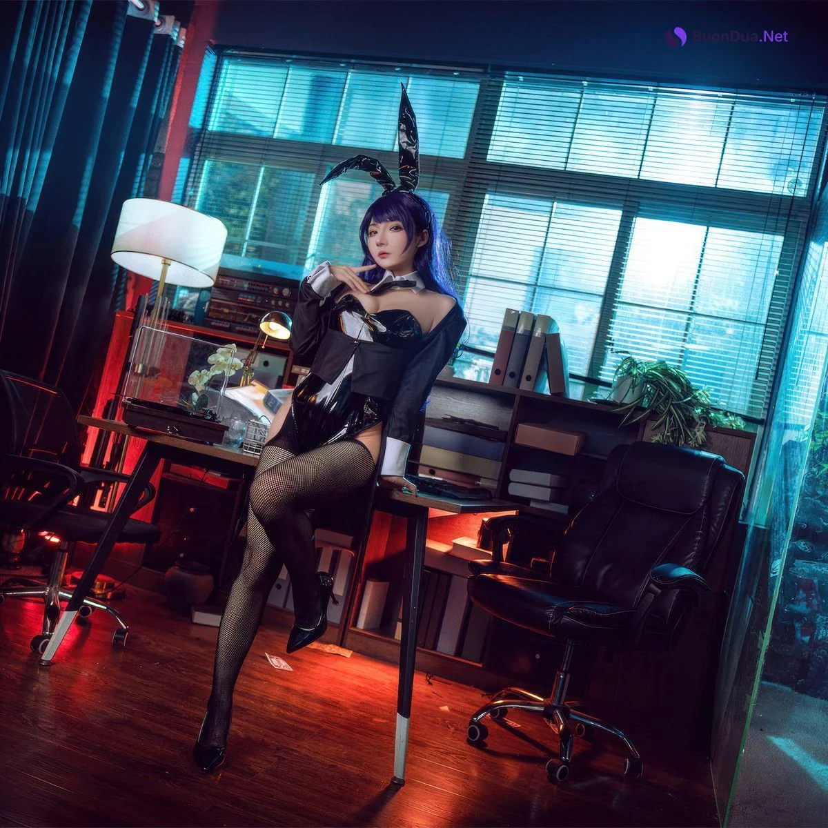 Cosplay 是三不是世w 喜多川海梦 紫发兔女郎 - 照片 5