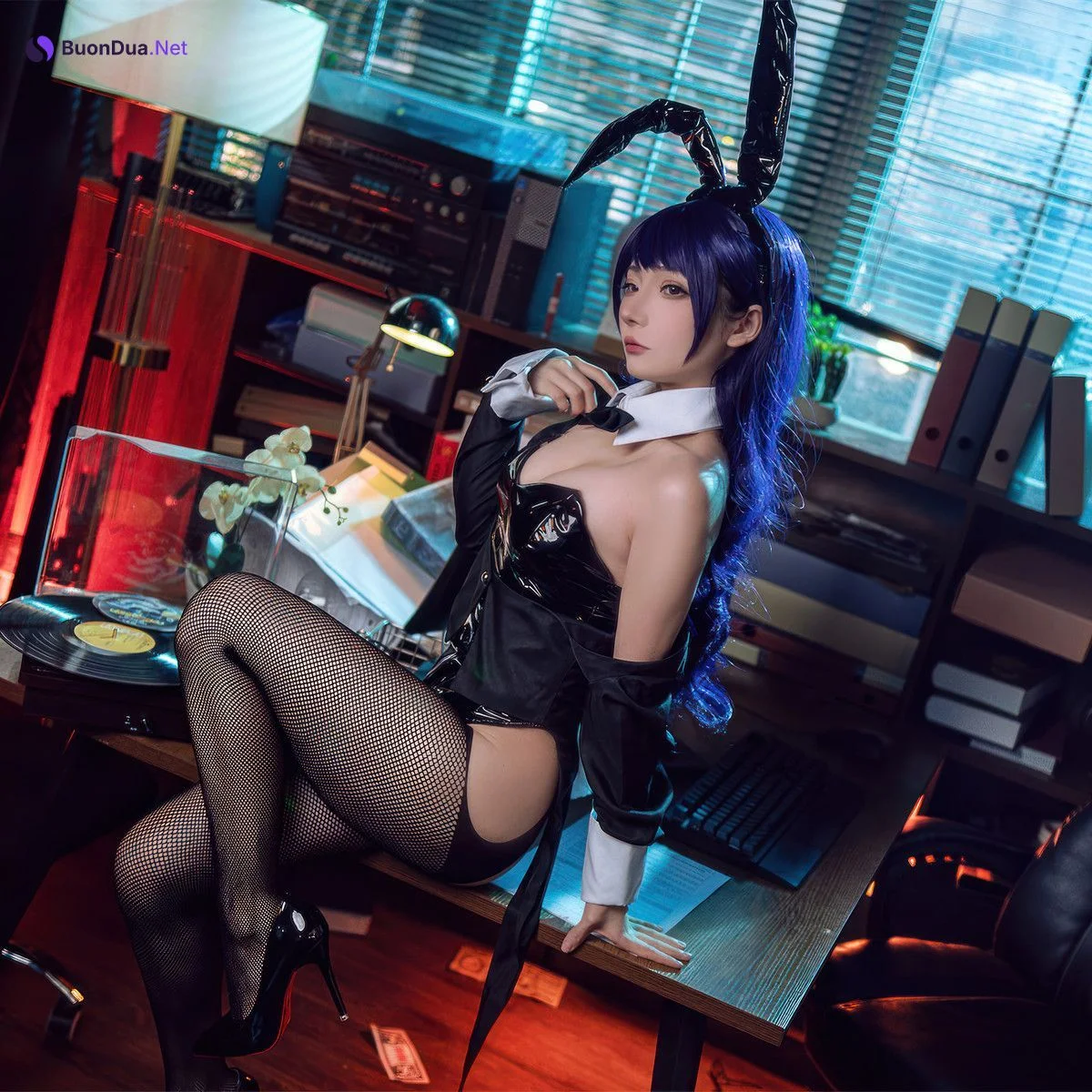Cosplay 是三不是世w 喜多川海梦 紫发兔女郎 - 照片 7