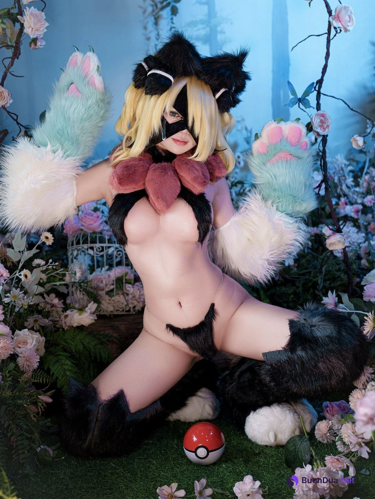 Cosplay ZinieQ Cynthia in Meowscarada Costume - Photo 7