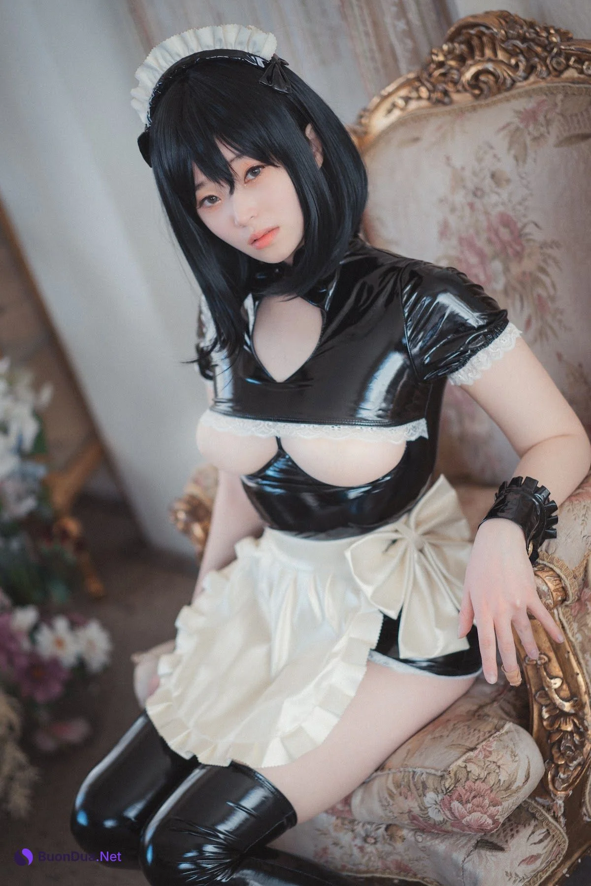 DJAWA Photo – Bambi (밤비) – Femme de Chambre en Latex - 사진 6