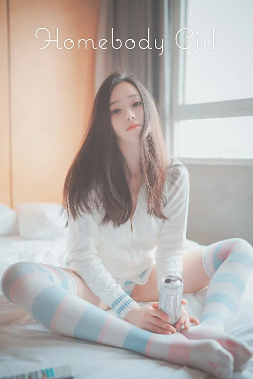 DJAWA Photo – Bambi (밤비) – Homebody Girl