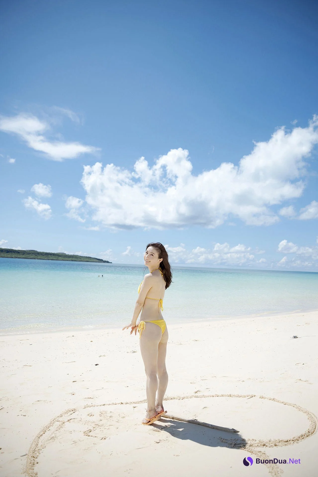 Ema Ito 伊藤愛真, デジタル写真集 「えまと南の島で突然○○してみたら…」 Set.01 - Photo 10