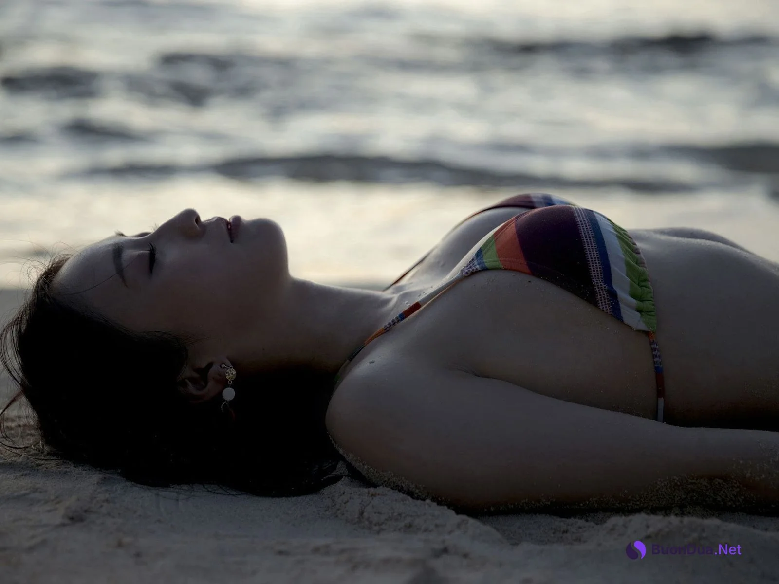 Ema Ito 伊藤愛真, デジタル写真集 「えまと南の島で突然○○してみたら…」 Set.03 - Photo 10