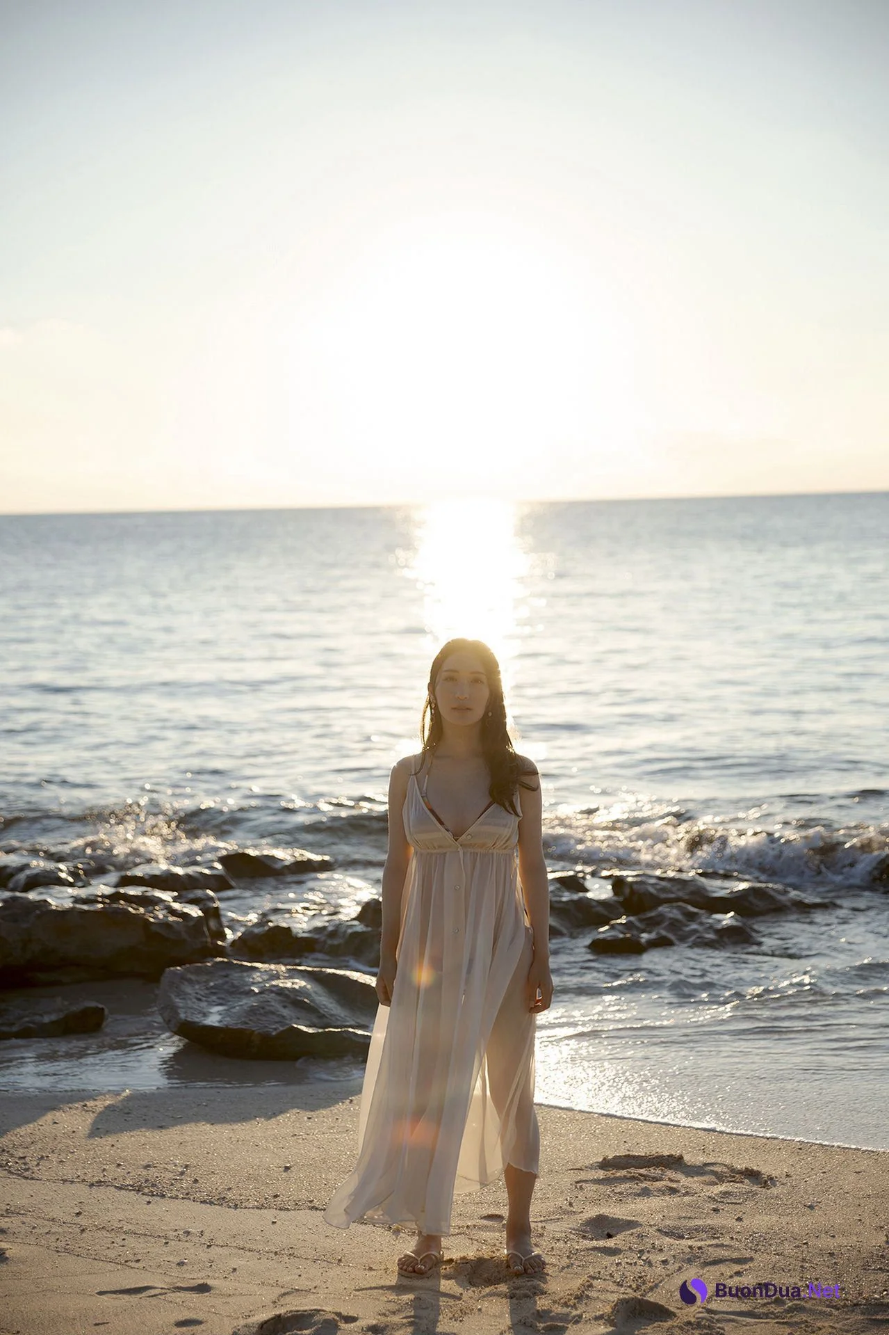 Ema Ito 伊藤愛真, デジタル写真集 「えまと南の島で突然○○してみたら…」 Set.03 - Photo 3
