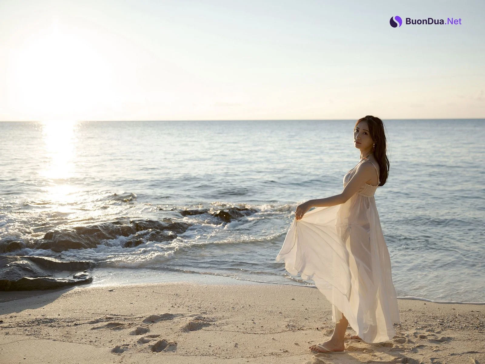Ema Ito 伊藤愛真, デジタル写真集 「えまと南の島で突然○○してみたら…」 Set.03 - Photo 4