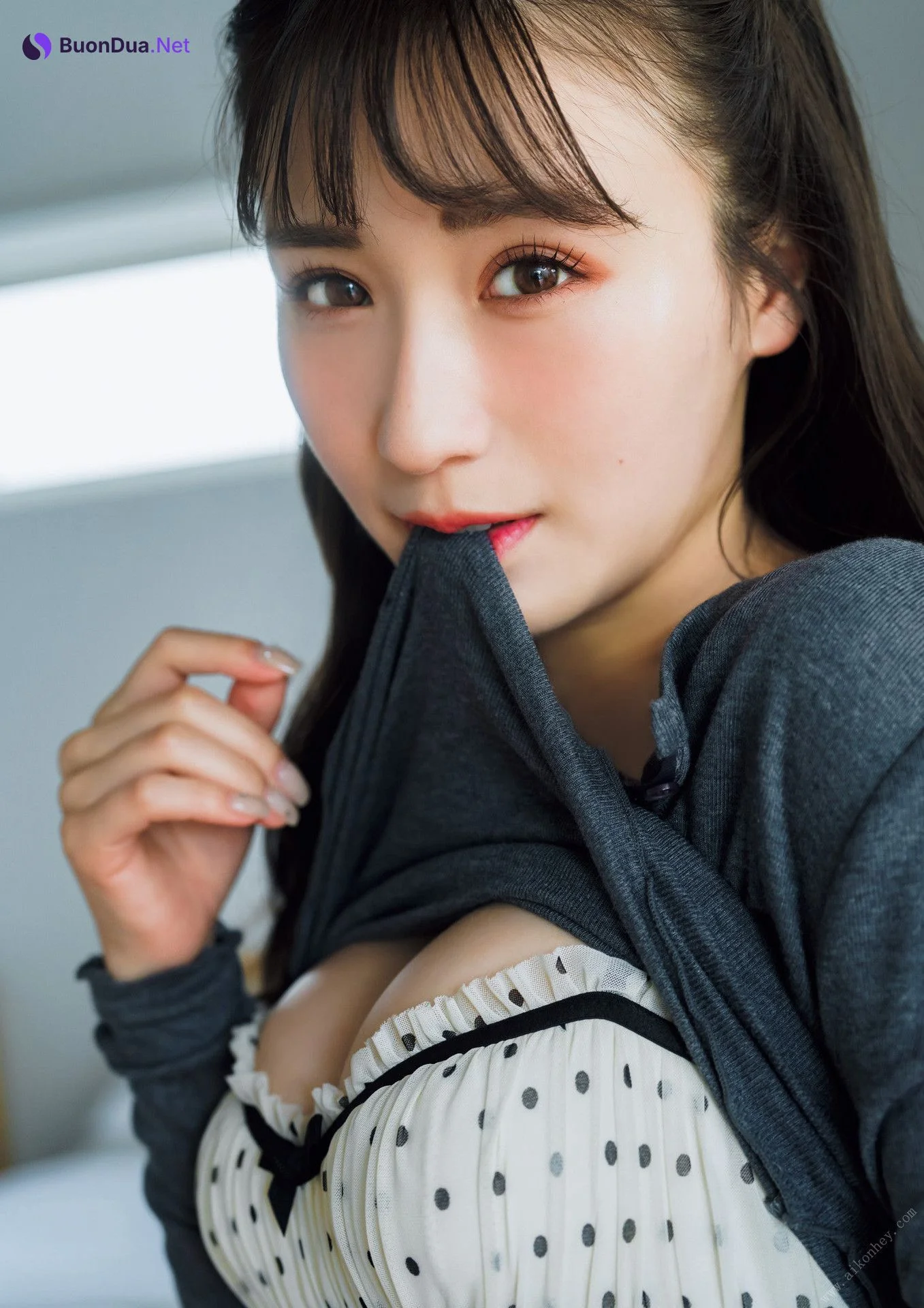 Ema Ito 伊藤愛真, １st写真集 電子特典付き 「soleil－ソレイユ－」 Set.04 - Photo 4