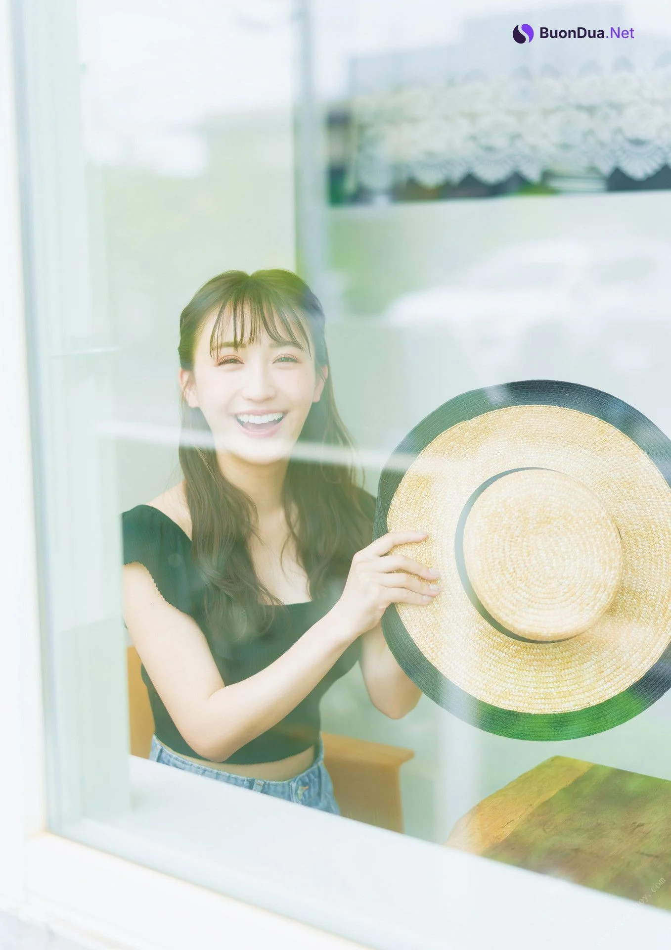 Ema Ito 伊藤愛真, １st写真集 電子特典付き 「soleil－ソレイユ－」 Set.05 - Photo 12