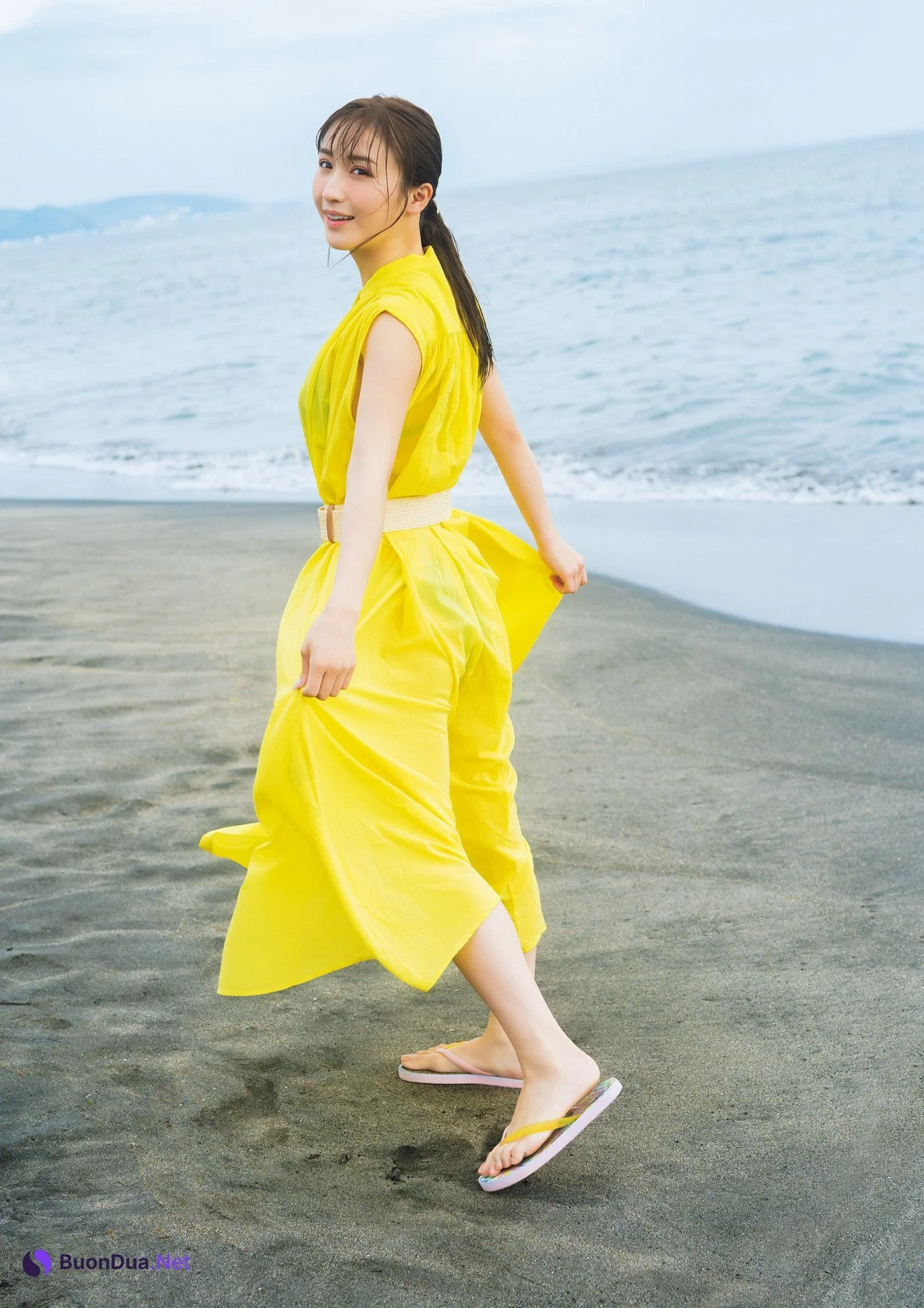 Ema Ito 伊藤愛真, １st写真集 電子特典付き 「soleil－ソレイユ－」 Set.05 - Photo 2