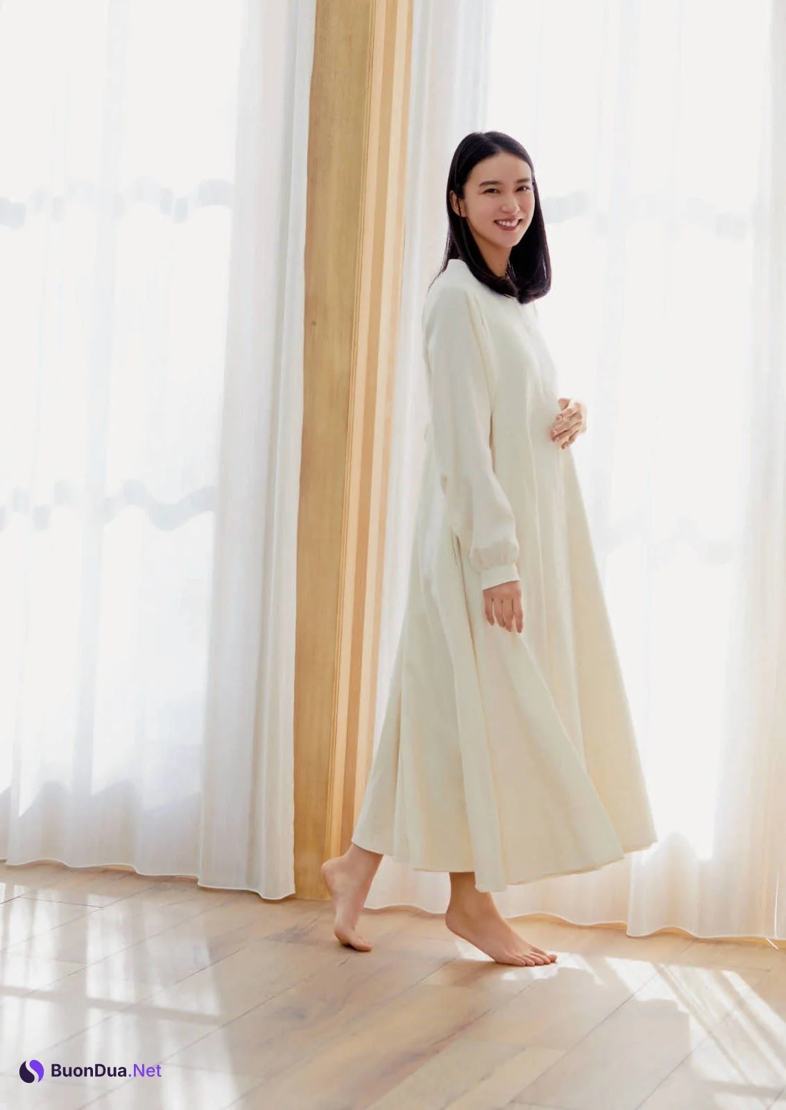 Emi Takei 武井咲, Shukan Bunshun 2020.12.24 (週刊文春 2020年12月24日号) - Photo 2