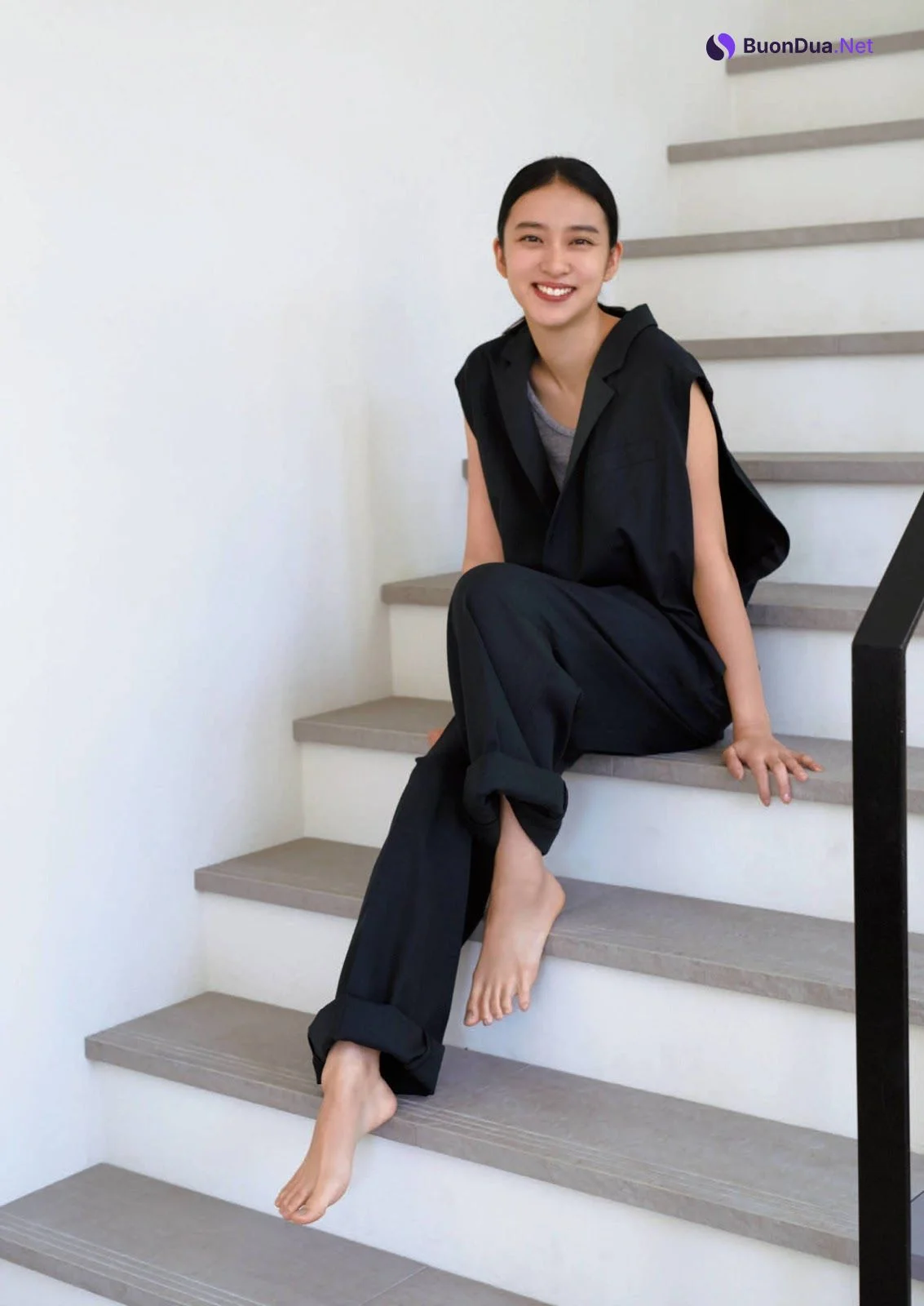 Emi Takei 武井咲, Shukan Bunshun 2020.12.24 (週刊文春 2020年12月24日号) - Photo 5